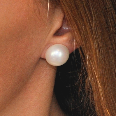 Clips perle cabochon blanc