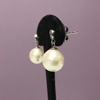 Boucles pendantes clous perles blanches & oxyde zirconium