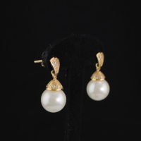 Boucles pendantes éventail clous perles blanches & oxyde zirconium