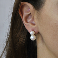 Boucles d'oreilles clous double perle blanches nacrées
