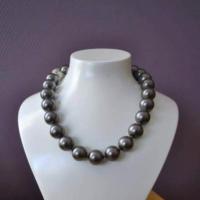 Collier perles noires 16 mm & fermoir magnétique Angelina