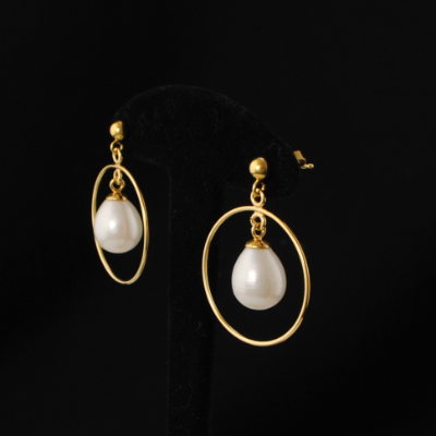 Boucles D'oreilles Pendantes Plumes Blanches Et Perle Nacrée – Neuves Sans Emballage – Style Bohème