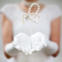 Bracelet manchette perles nacrées blanches