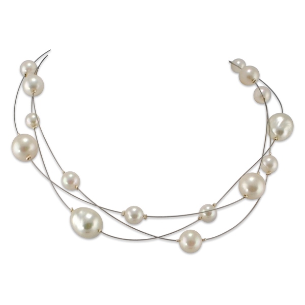 collier de perles blanches fantaisie