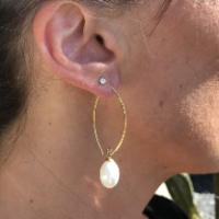Boucle Créole et Perle Oeuf Blanche