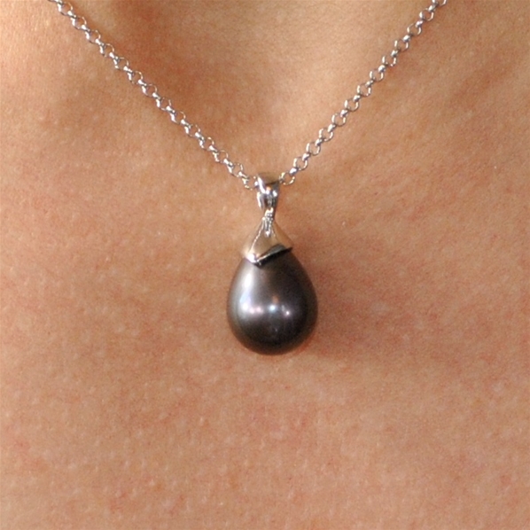 Pendentif Femme en Argent et Perle Goutte Noire