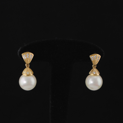 Boucles pendantes éventail clous perles blanches & oxyde zirconium