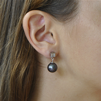 Boucles Clous perles noires 12 mm & Zirconium carré