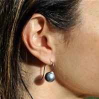 Boucles d'oreilles pendantes Crochets perles grises irisées 12mm