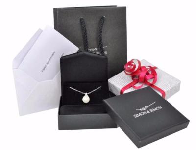 Ecrin cadeau pour dormeuse perle noire